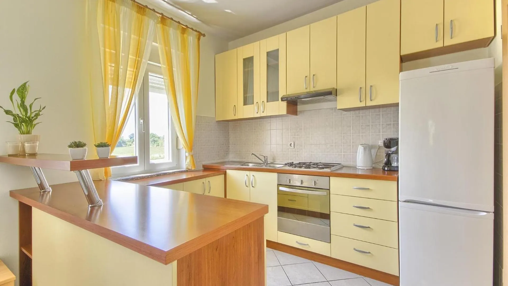 Spacious Holiday Home In Valtura With Garden Liznjan
