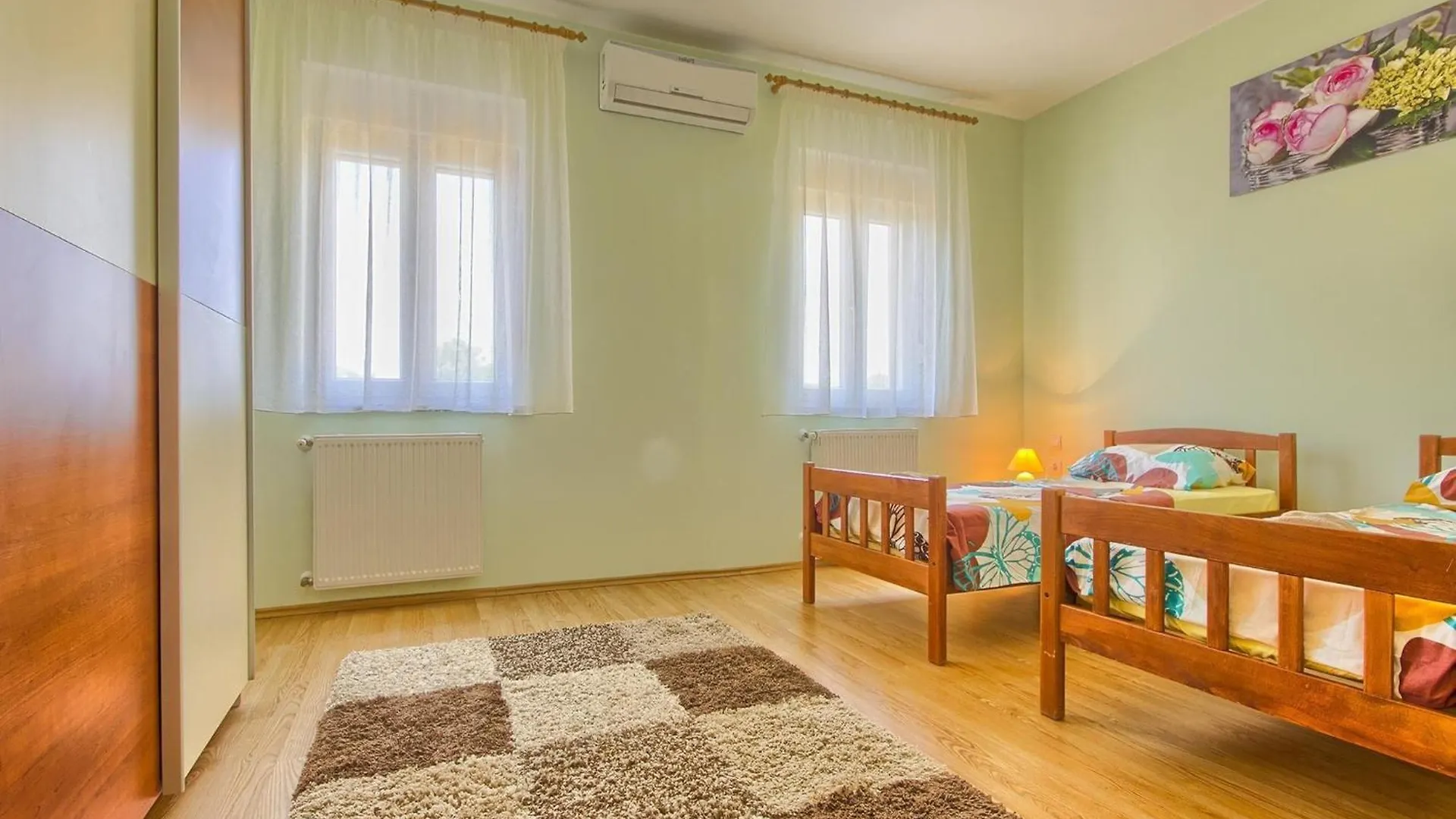 Spacious Holiday Home In Valtura With Garden Liznjan