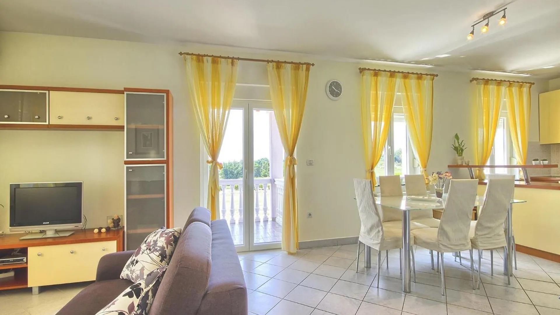 Spacious Holiday Home In Valtura With Garden Liznjan Croatia